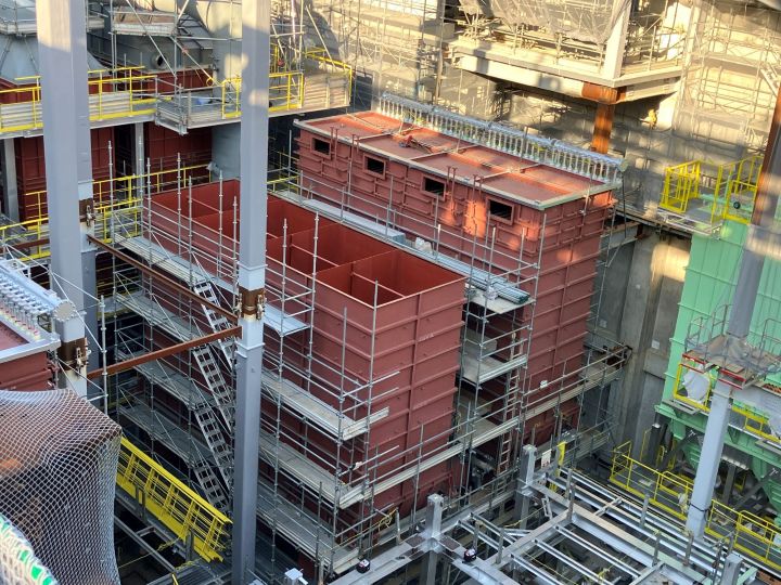 江戸川清掃工場建替工事近景写真（令和7年12月8日）